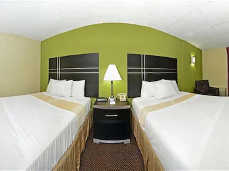 Days Inn Oil City Conference Center Kültér fotó