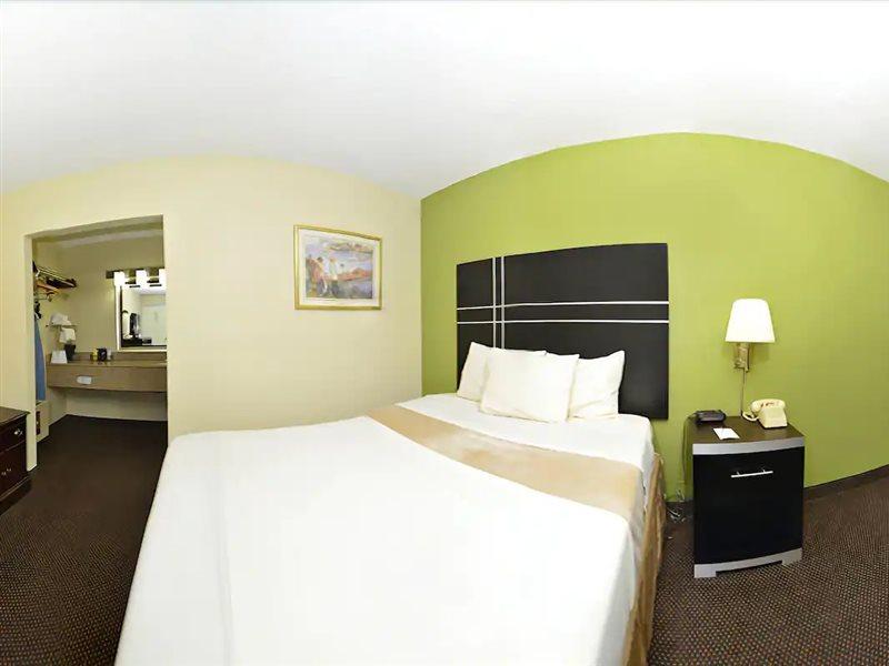 Days Inn Oil City Conference Center Kültér fotó
