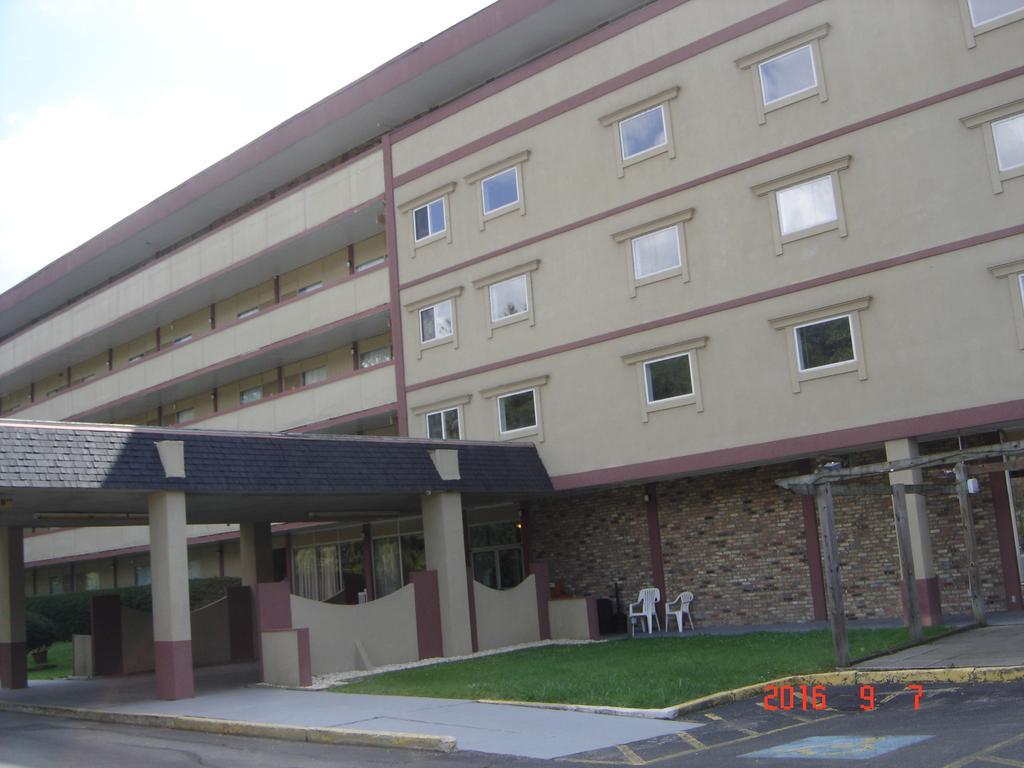 Days Inn Oil City Conference Center Kültér fotó