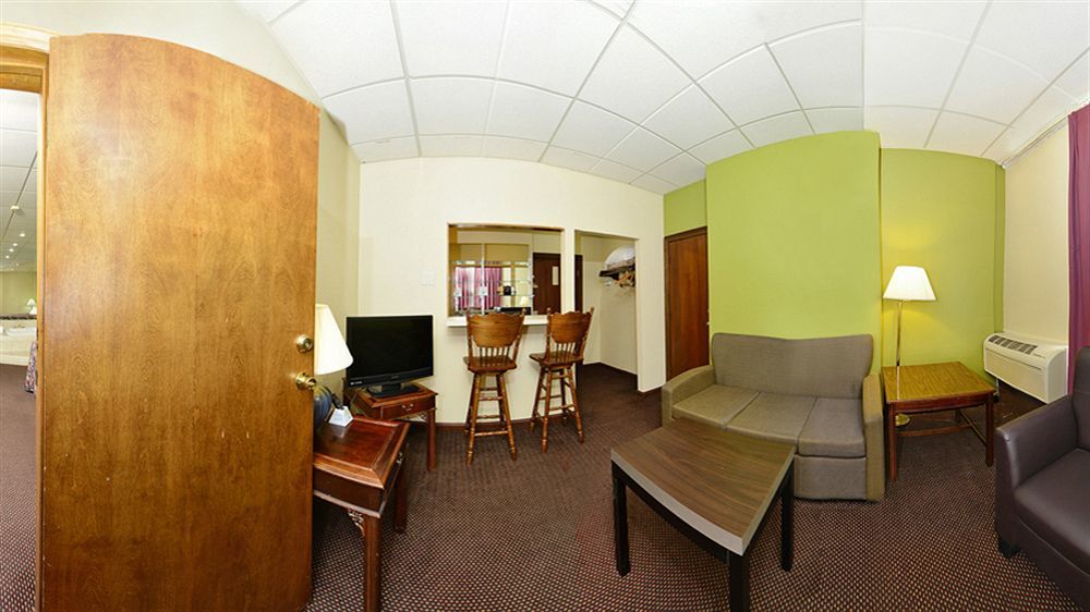 Days Inn Oil City Conference Center Kültér fotó